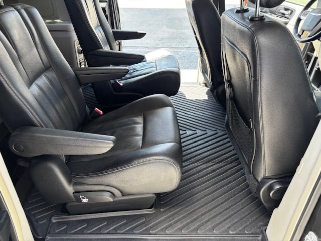 2016 Chrysler Town & Country Touring - Photo 14