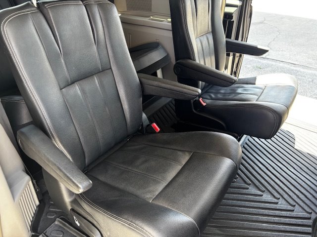 2016 Chrysler Town & Country Touring - Photo 13